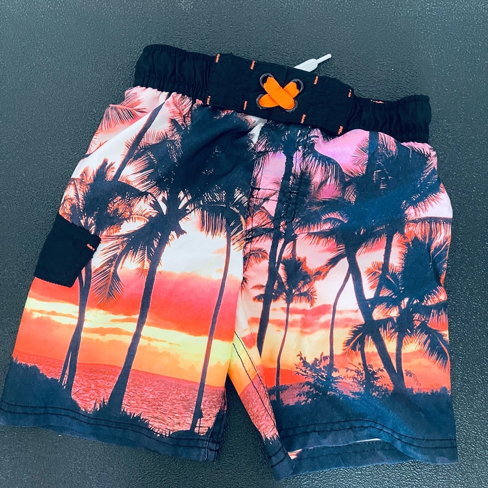 Numerous swim board shorts like new (all offers will be considered)